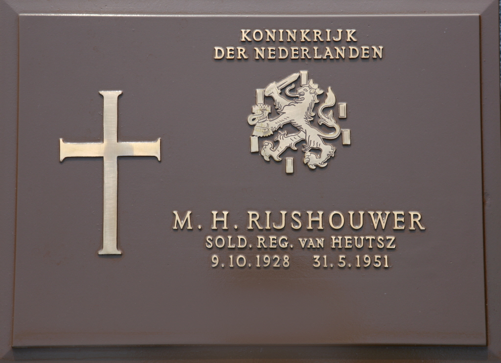 RIJSHOUWER M H