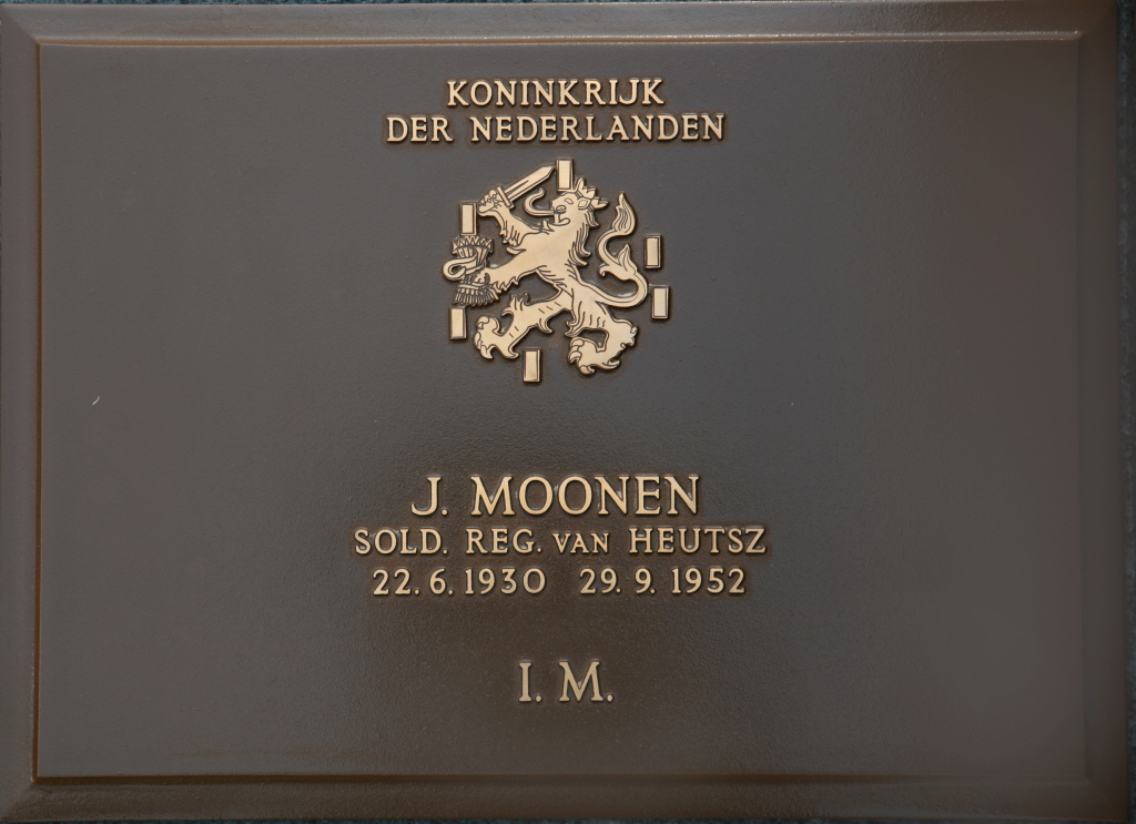 MOONEN J 