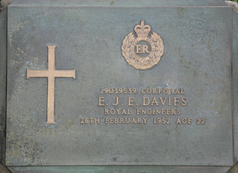 DAVIES E J E